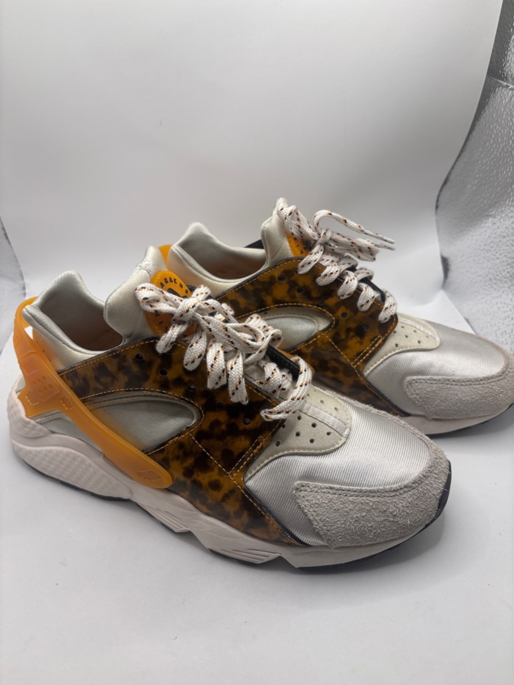 Nike Air Huarache Tortoiseshell sneakers SZ 9.5M model DQ9317-001 Suede neoprene